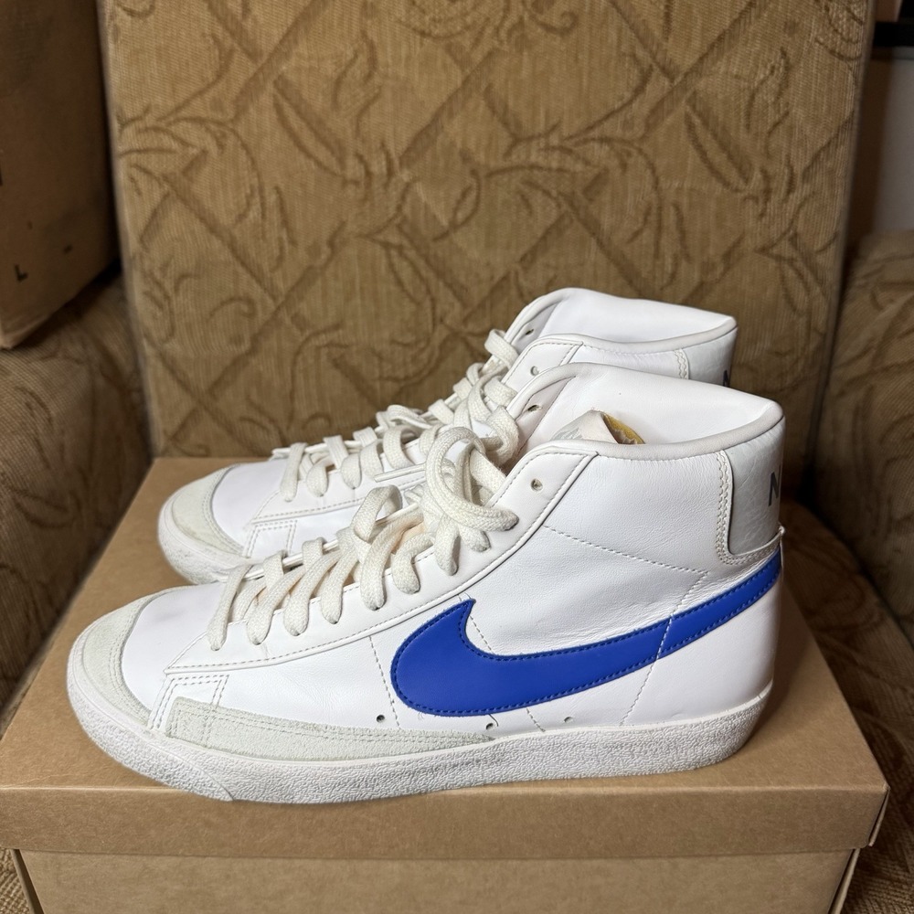 Nike Blazer Mid 77.  Size 10.  White W/‎ Blue Swoosh.  Great Condition.